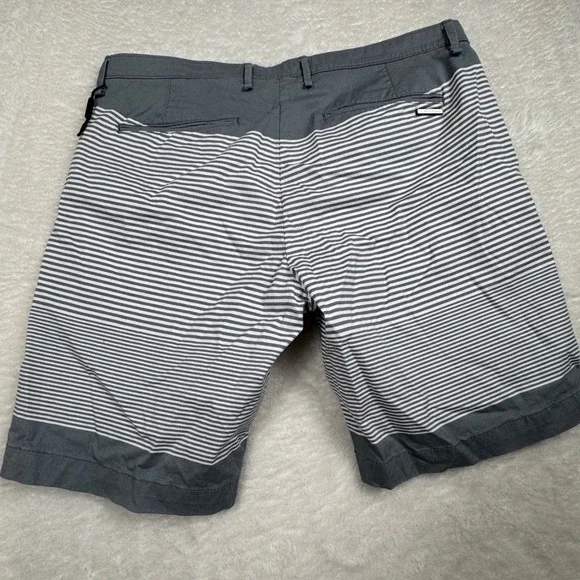 Calvin Klein Slim‎ Fit Shorts Striped Casual Walking Shorts Size 34 - Picture 2 of 9